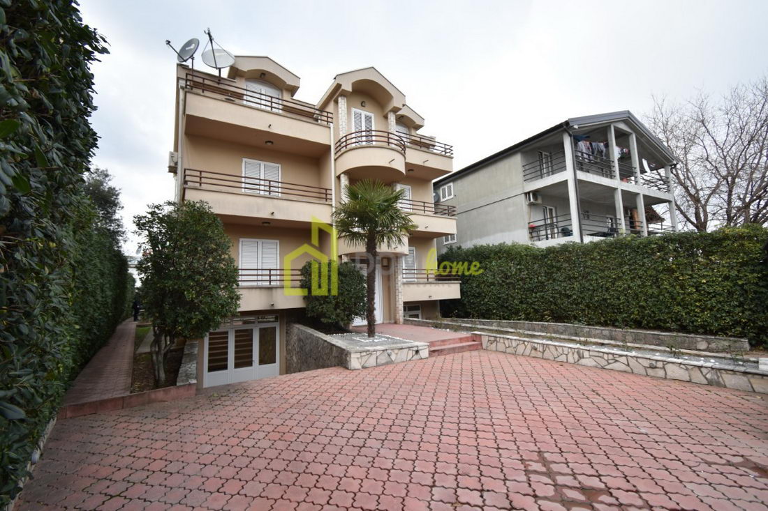 Dvoiposoban stan 100m2, Tološki apartmani